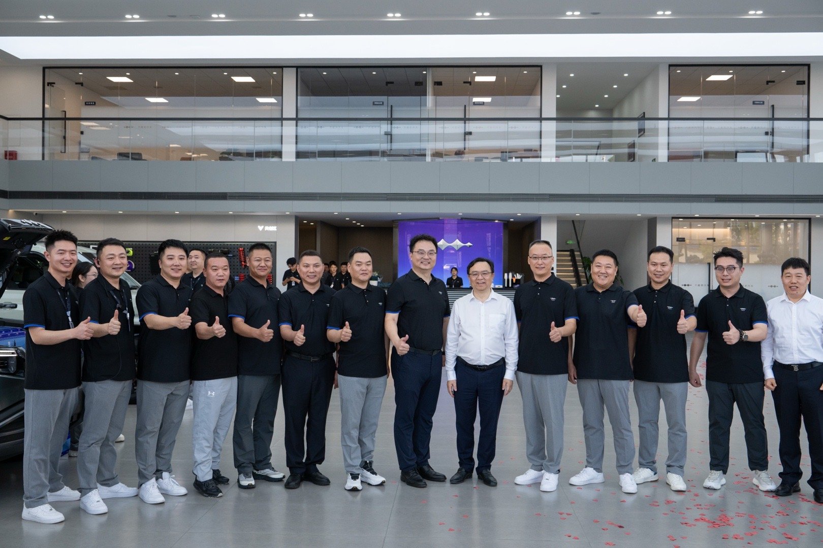 王总历来以亲民的形象出现在大众视野中
方程豹作为年轻品牌，最容易在年轻和个性群体
