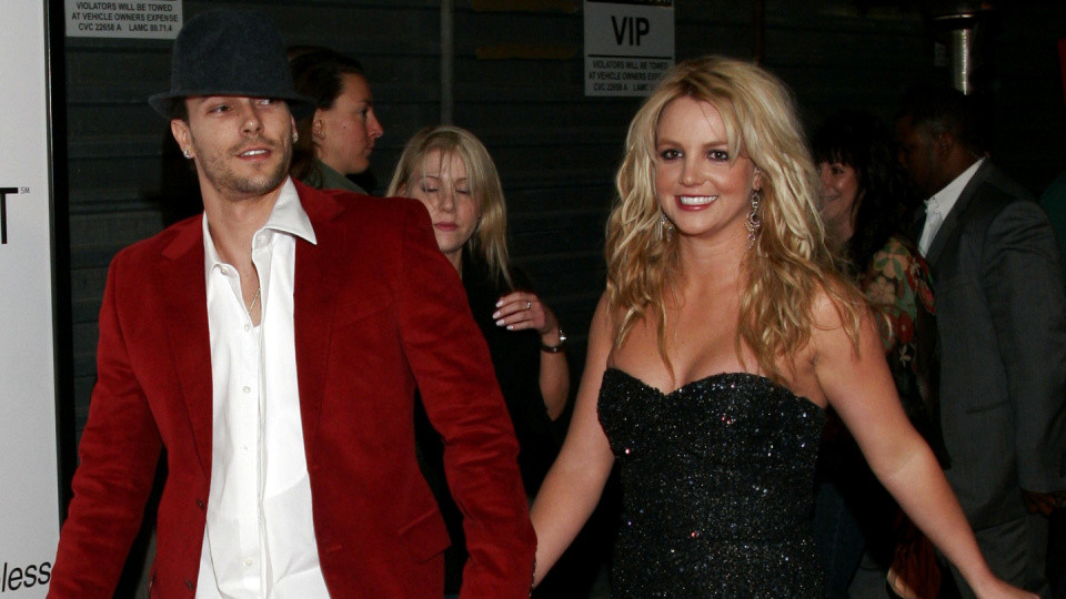 布兰妮“软饭”前夫新书爆内幕：持刀窥子入睡、饮酒后欲哺乳