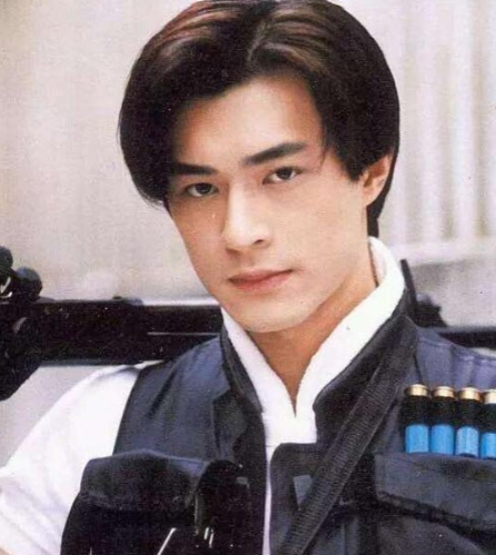 1994年，周慧敏到TVB录节目，看到一旁帅气的古天乐，以为他是服务生，就说：“