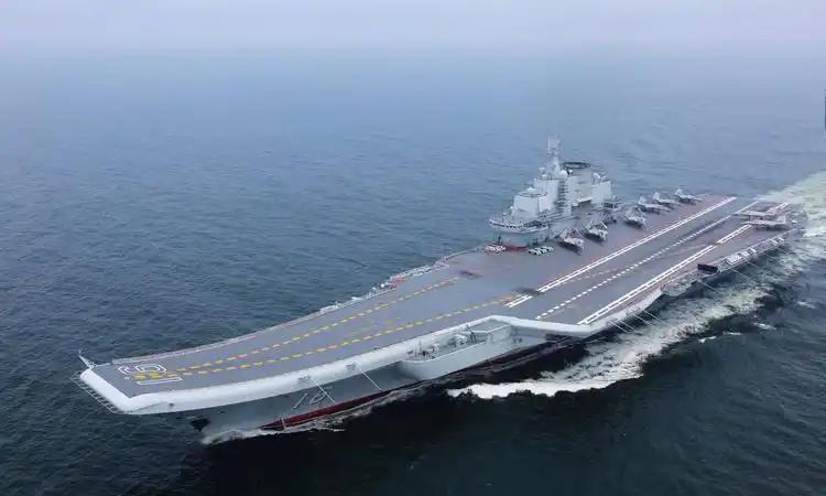 日本官方本周通报称，中国航空母舰辽宁舰一连两天在冲绳周边的东海与太平洋，演练舰载