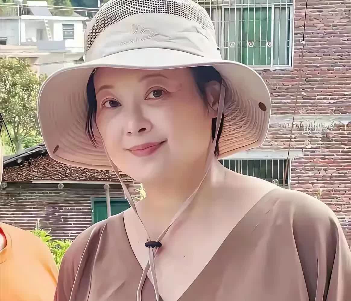她美了一辈子，越老越慈祥，优雅富态，自信满满，笑容温柔，优雅自然的老去，美貌与演