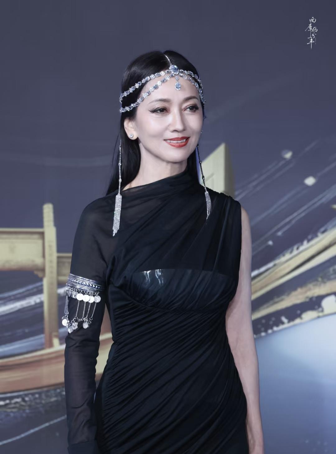 这是70多岁的女人吗，
看起来最多40左右[爱慕]