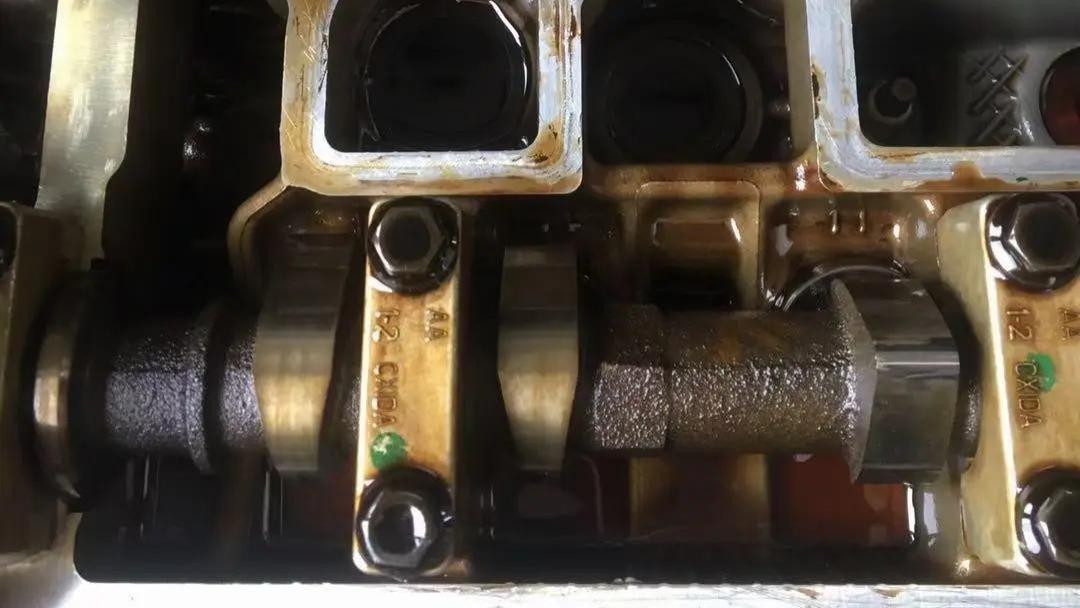 被忽视的安全底线：论润滑系统清洗剂的“兼容性”与“残留风险”