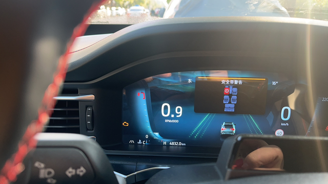 探险者发动机故障灯
之前提车不到一周900多公里的时候发动机故障灯亮了，联系4S