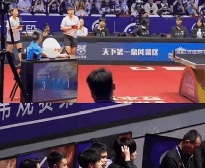 盯到脖子抽筋！
全场最忙的是王楚钦的脖子，90度不转，眼珠焊在隔壁球台。
孙颖莎