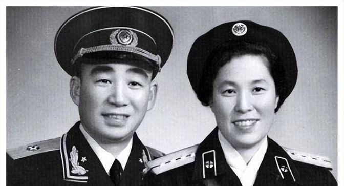 开国少将回乡祭祖，见到等自己22年的童养媳，妻子却说：接她回家。
半个多世纪前，