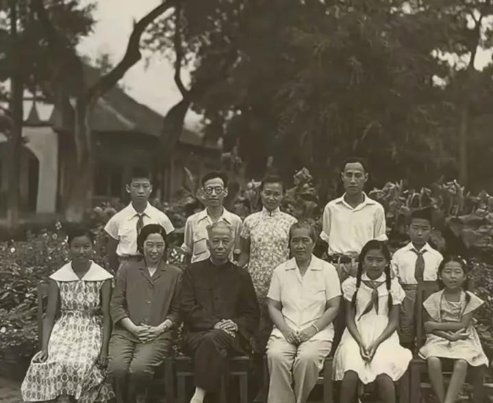 60年代夏天在北戴河的一张留影