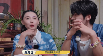 张柏芝这是彻底把“当妈”当终身事业了！
刷到她这段我直接愣住——居然跟自己妈妈放