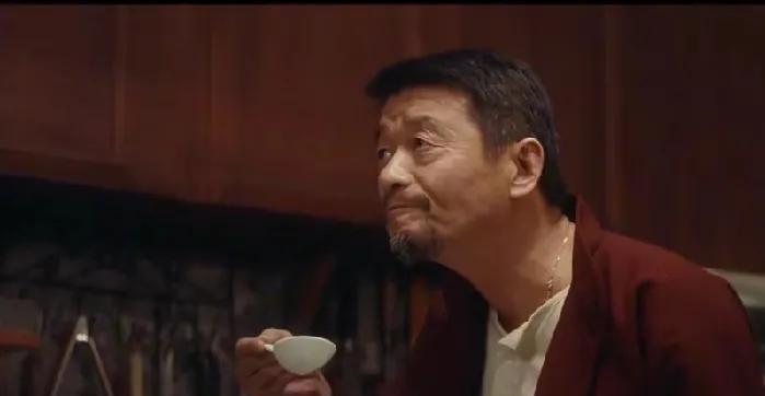这是王红羽的失策。王红羽要是不坐牢，10年时间又可以赚到亿万的金钱。
为啥不把秦