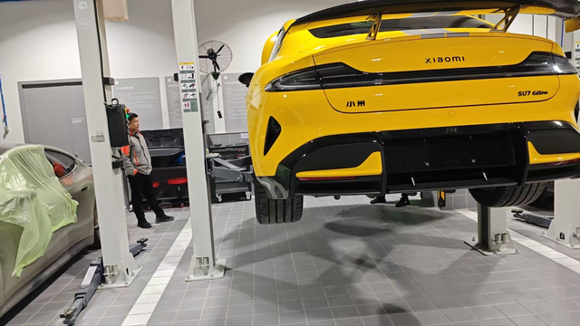 su7ultra提车四小时全国首撞
