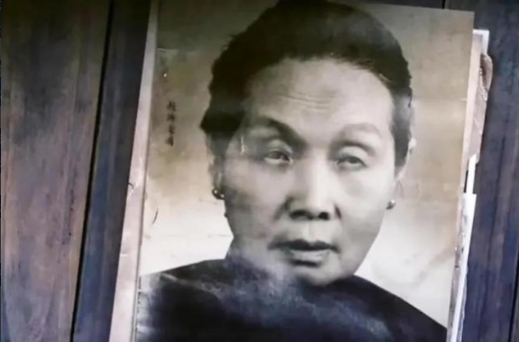 1950年，蒋介石的“姐姐”被抓，她的处决意见上报至北京，周总理亲自去跟毛主席求