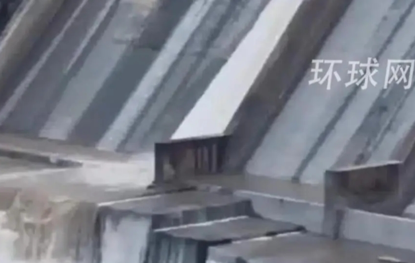 巴铁并没有把印度打服气，印度开闸数小时后再度对巴限流，只保留了一个闸门开放。本以