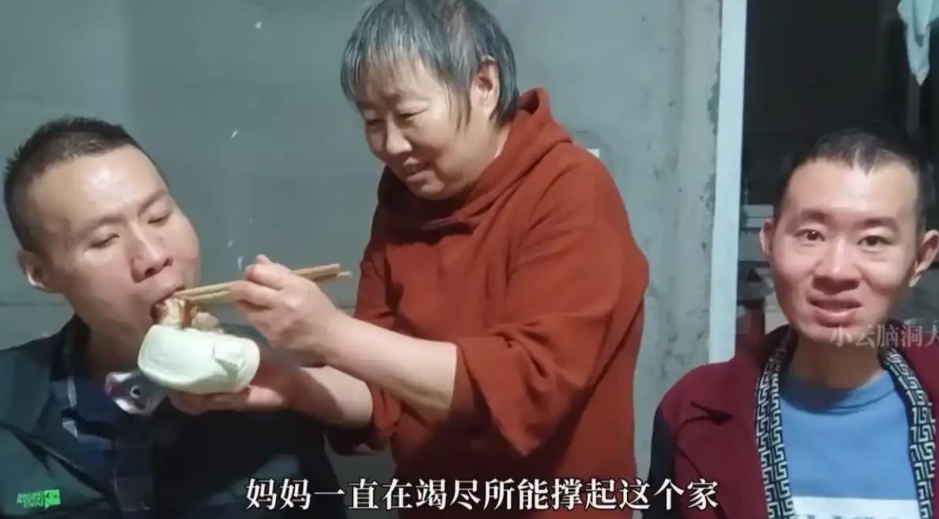 有娘就是福！2个儿子渐冻症，医生断言：活不过18岁！残疾父亲对他们不是怒骂就是暴