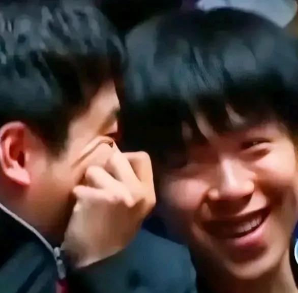 我就想知道莎莎、甜甜和大头上网看到了没有？他们会是什么反应[笑哭]
甜甜：这都是