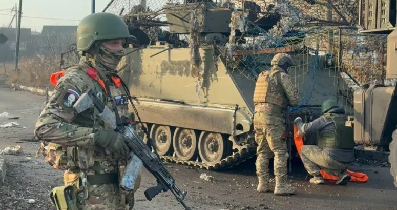 现在有乌克兰人怀疑，俄罗斯提前知道了美国要断了援助，停了情报，所以俄罗斯提前进行