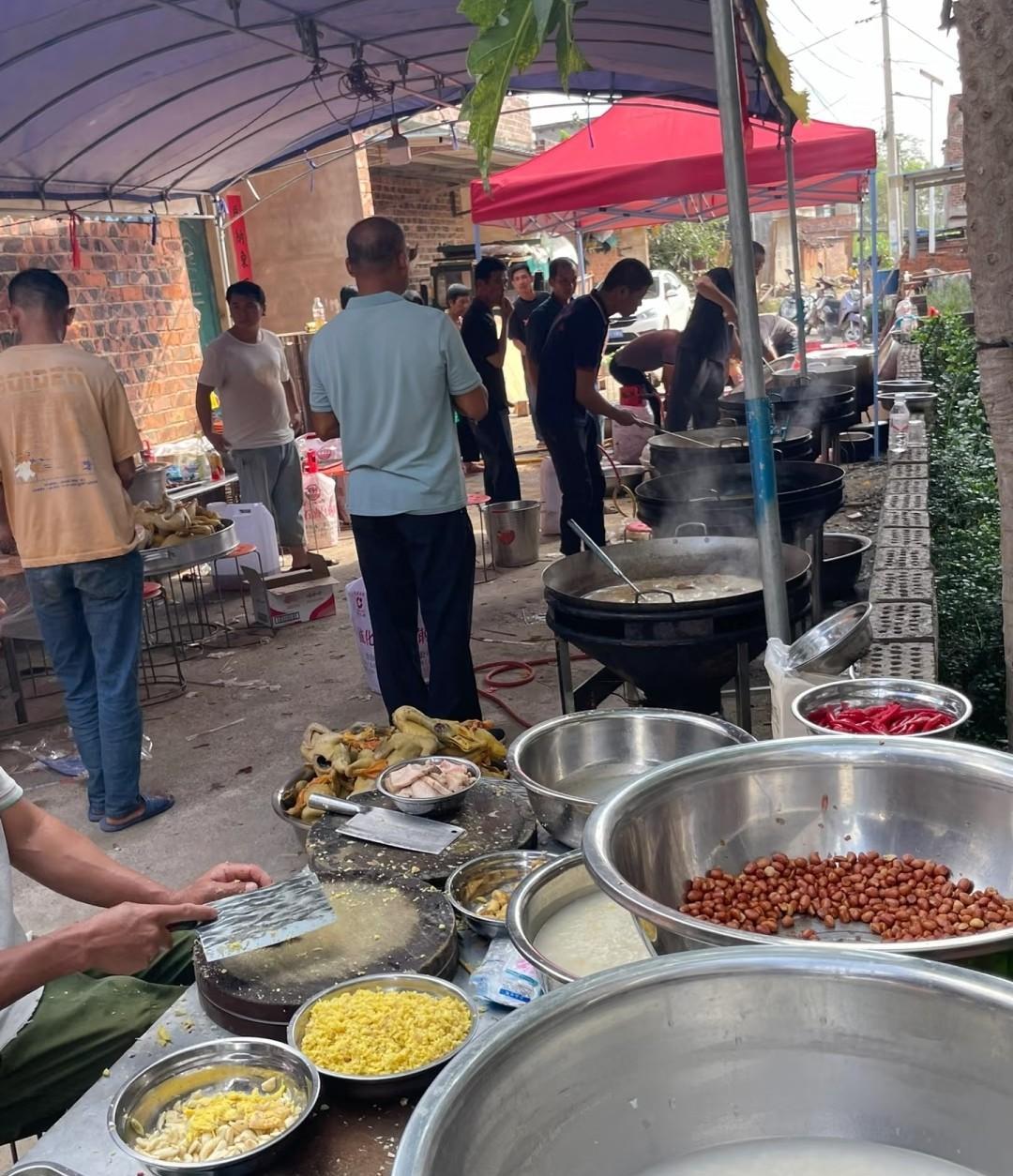 又准备国庆节了，
婚宴、新房宴、各种酒席，
又开始变多了，
今天老公跟我说，
村