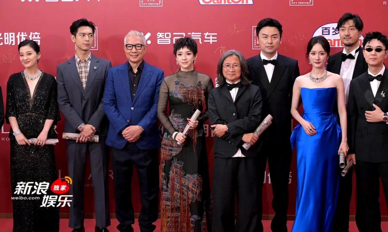 杨幂含泪致谢章子怡！电影内外皆是温暖情谊
在《酱园弄·悬案》首映礼上，杨幂一番真