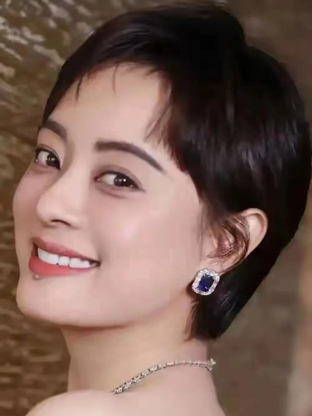孙俪邓超“疯”搅娱乐圈，这剧和狗粮都太上头！
家人们，咱就是说，娱乐圈这趟“列车
