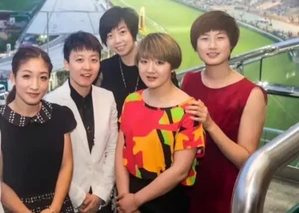 五位中国乒乓球运动员，都是非常优秀的