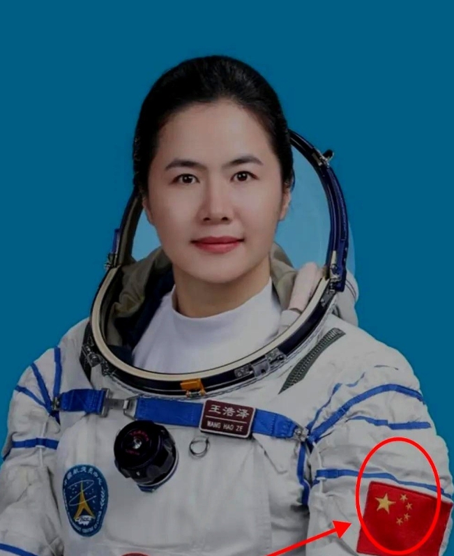 我忍不住哭了，不是因为三位航天英雄延迟回家，也不是因为心疼三位航天英雄，而是看到
