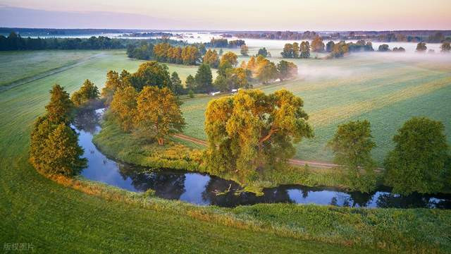 FSC 认证凹凸压纹纸快递袋全降解无塑欧盟合规跨境出口环保牛皮纸