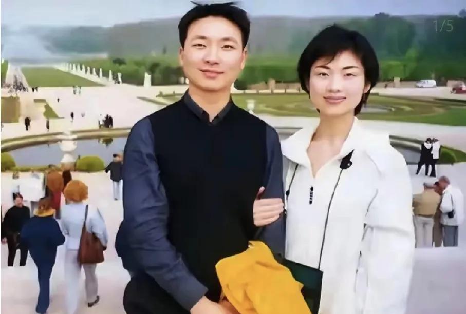 康辉丁克20年，却在40岁那一年后悔了。
在他母亲临终最遗憾的事，就是没看到孙子