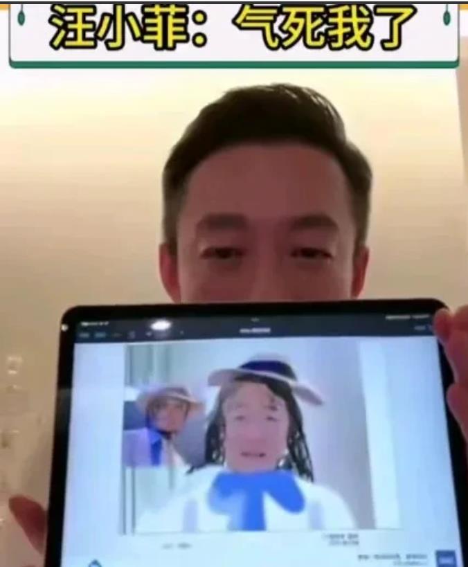 气死人了💢女儿画汪小菲画成那鬼样子！为了能让大家瞧瞧小玥儿画的画，汪小菲可是拿
