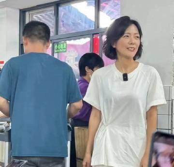 汪涵老婆杨乐乐五十岁又是素颜，已经算是生活中的大美女了吧？