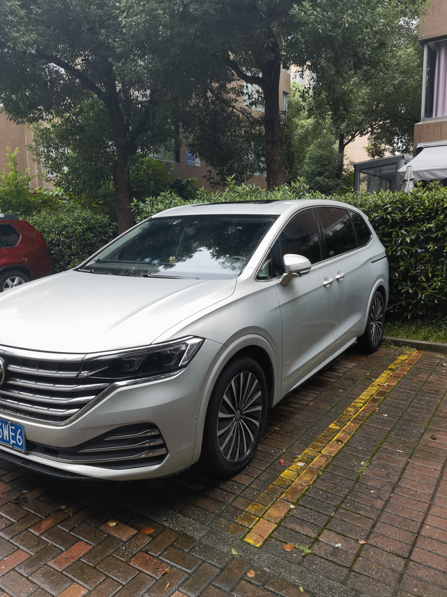 我为什么买大众威然
临近退休前，决定换一辆mpv车，主要用于跟家人和朋友出去自驾