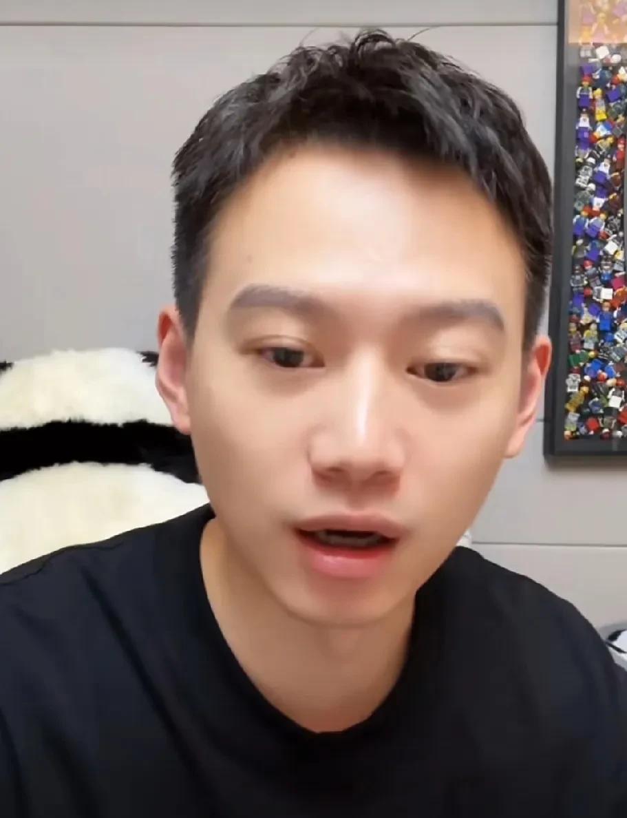 周雨在直播间傲娇地说：“国乒主力队员，哪个我都赢过！”
有网友在周雨直播间询问周