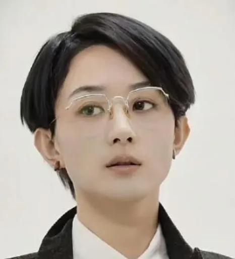 本以为章子怡和赵丽颖没什么交集，毕竟一个是国际影后，一个是靠电视剧逆袭的顶流花旦