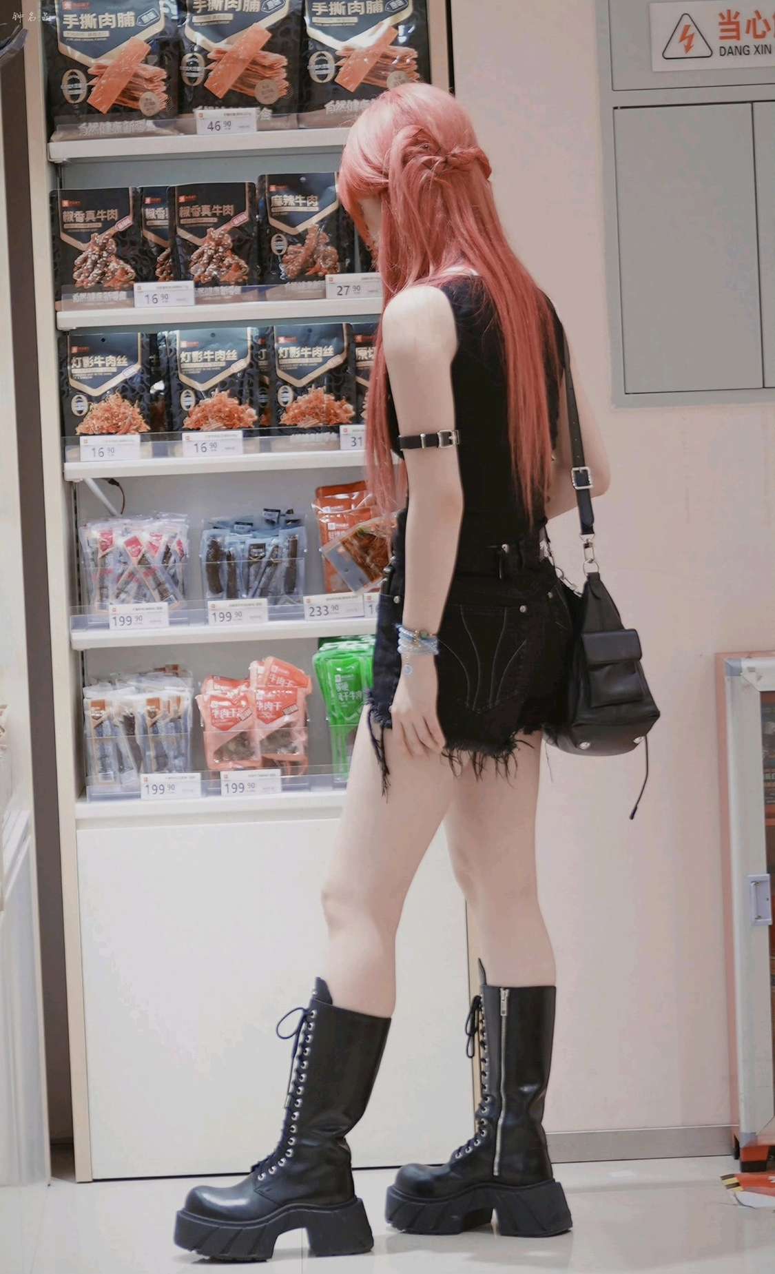 是谁在夸她身材好，这腿明显有点粗了
