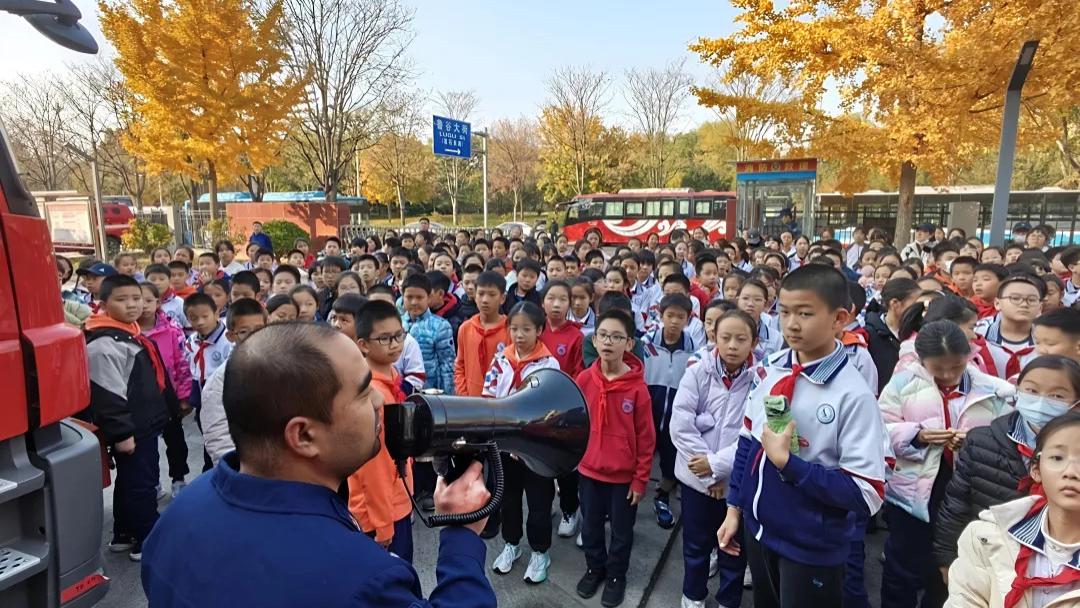 八宝山街道联动校园，筑牢师生安全“防火墙”