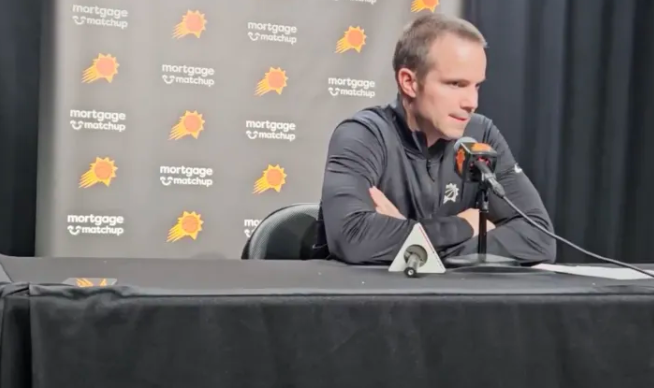 NBA常规赛，太阳107-118不敌勇士。
赛后乔丹主帅乔丹-奥特在接受记者采访