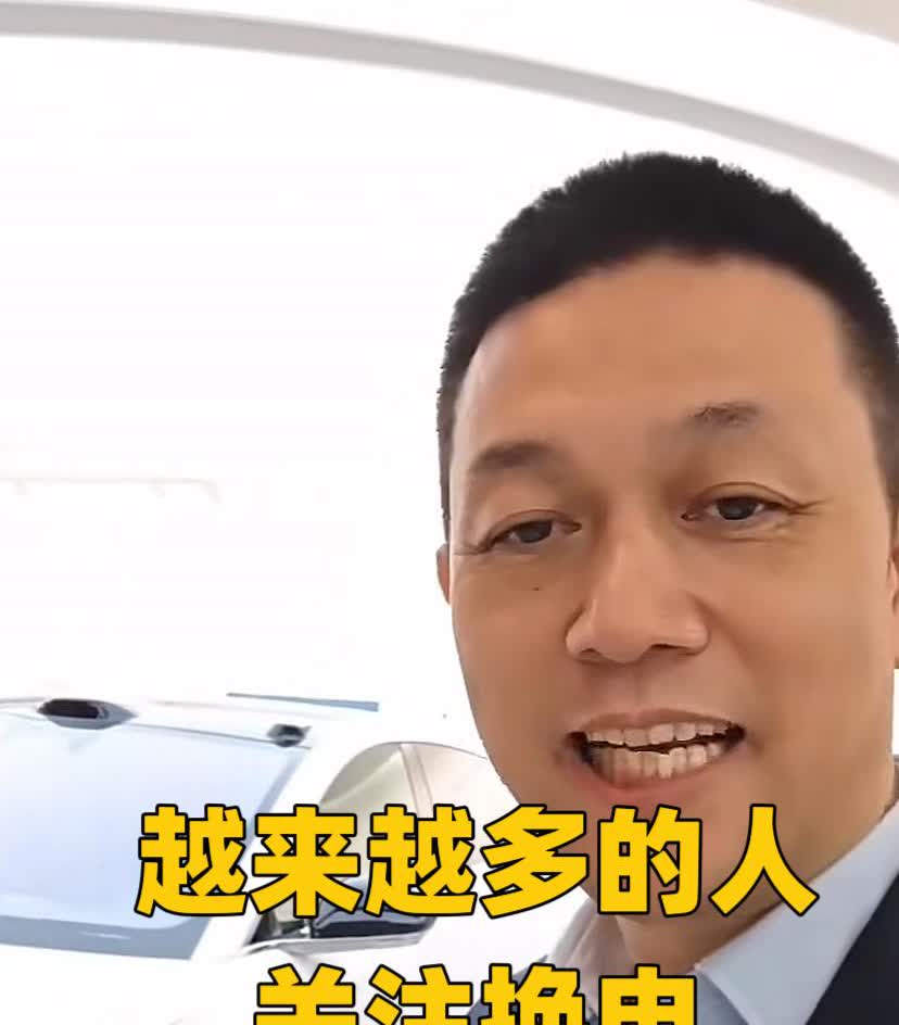 李斌的换电模式，得到了越来越多的认可，昨天上海车展，大众 CEO 坐进蔚来 ET