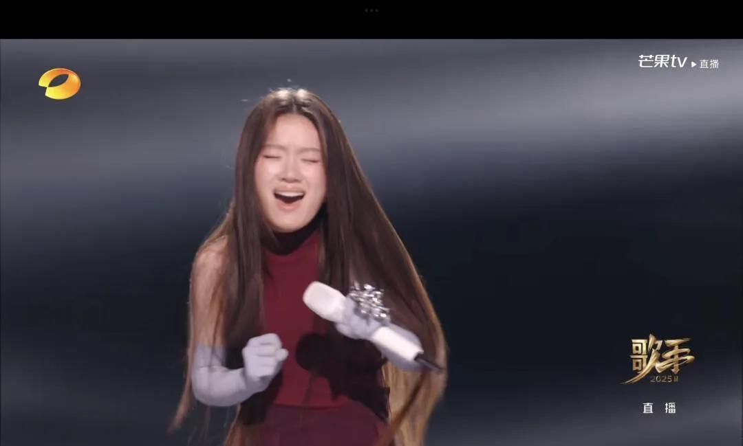 单依纯唱的《李白》太上头了！
一开嗓整个人都听麻了，声音松弛得像在耳边讲故事，听