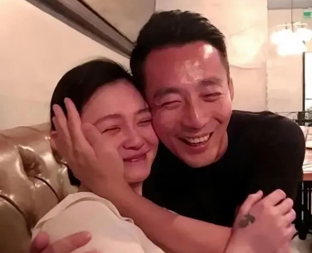 台北的夜晚突然爆出大新闻啦！汪小菲的律师团拿出的合同，把娱乐圈都震惊了。原来啊，