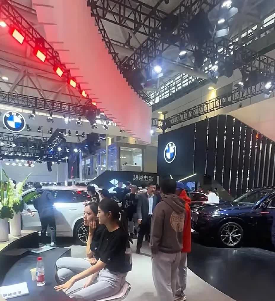 济南春季车展，在西边会展中心，出现了一个很奇怪的现象，那就是BBA里边只有宝马参