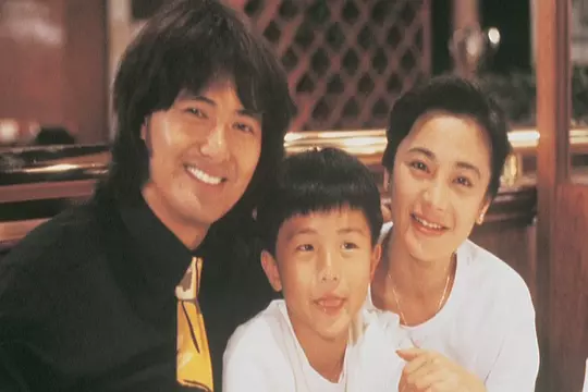    又看了《阿朗的故事》，我和室友一起看的，我几乎每次看都感动要落泪。发哥饰演