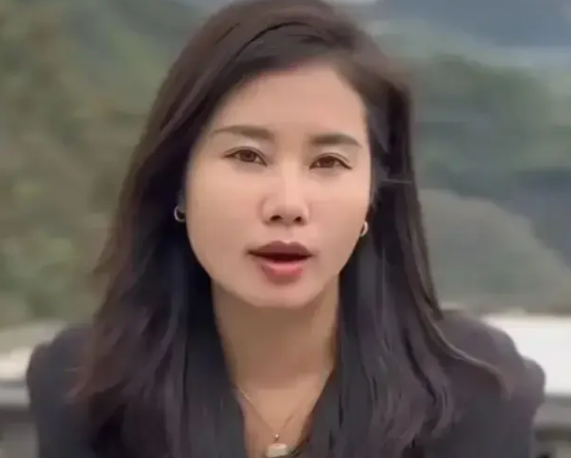 杨妞花当场撕碎伪善遮羞布，怼的到底有多猛？
被记者提问后，杨妞花一把抢过话筒：