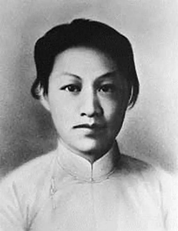 缅怀抗日战争中的巾帼英雄
在那段浴血奋战的岁月里，咱们中国的女同胞们，也撑起了半