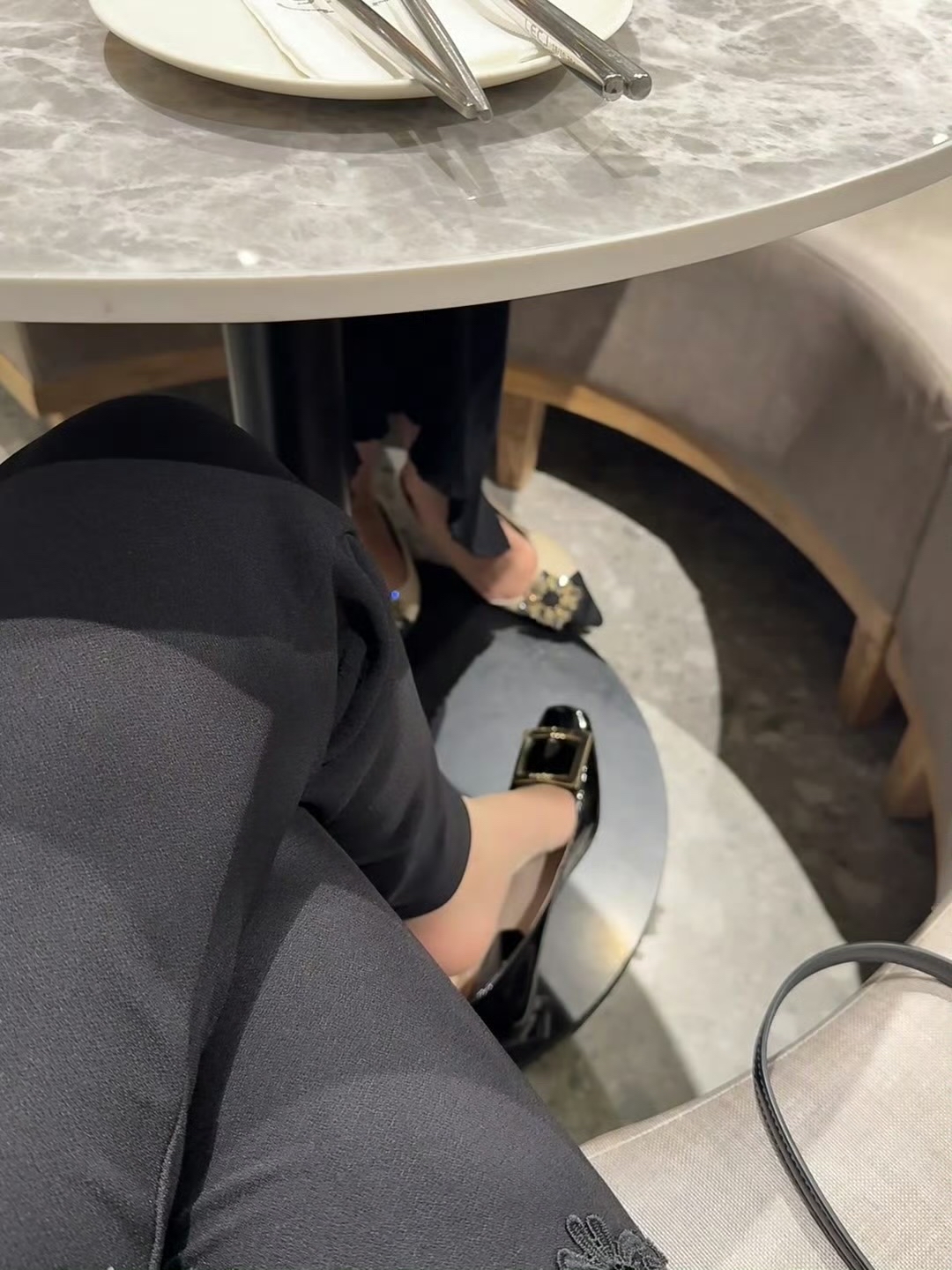 为什么漂亮的女孩都喜欢高跟鞋?