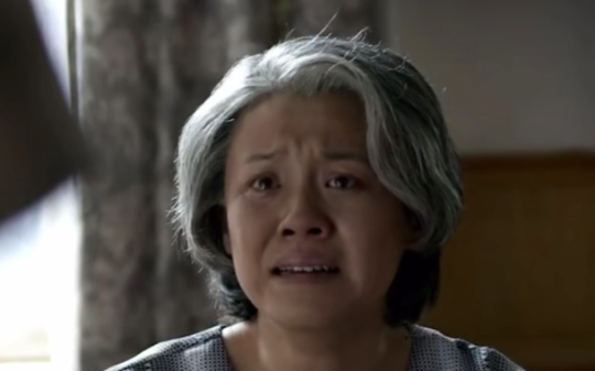 妈装病骗我50万为给养姐冲业绩，得知50万也是我的救命钱，她疯了