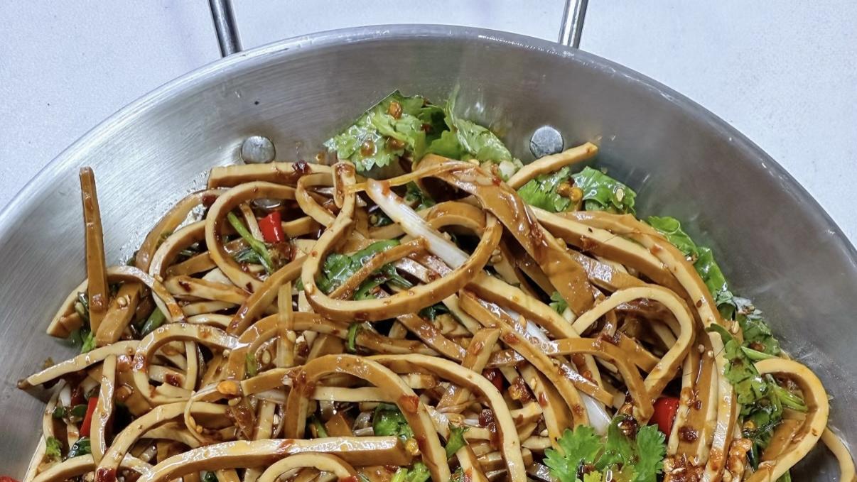 凉拌豆干，香辣开胃，百吃不腻