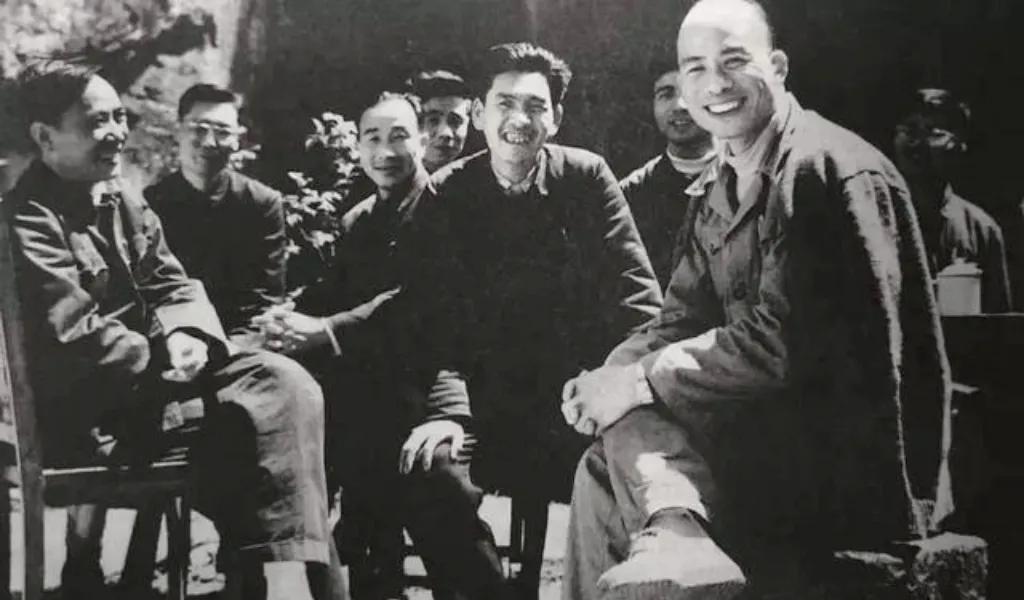 1961年，时任浙江省委副书记的林乎加同志（右一）与中共中央政治研究室研究员田家
