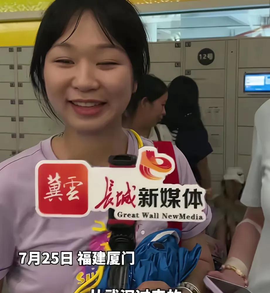 “我从山东过来的”“我从武汉过来的”
莎粉不远千里赶到厦门，不为别的，就为近距离
