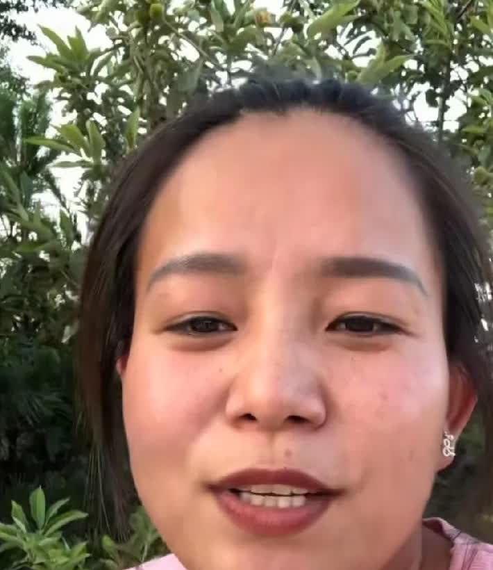 李佳应该不会跟阿杜离婚，但是会保护好两个孩子！
李佳表示毕竟恩泽和瑶瑶他们姓杜
