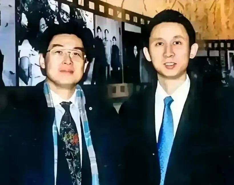 孔继宁和表弟王效芝，参加毛主席的相关活动，整整相差了十岁！
这是孔继宁和表弟王效