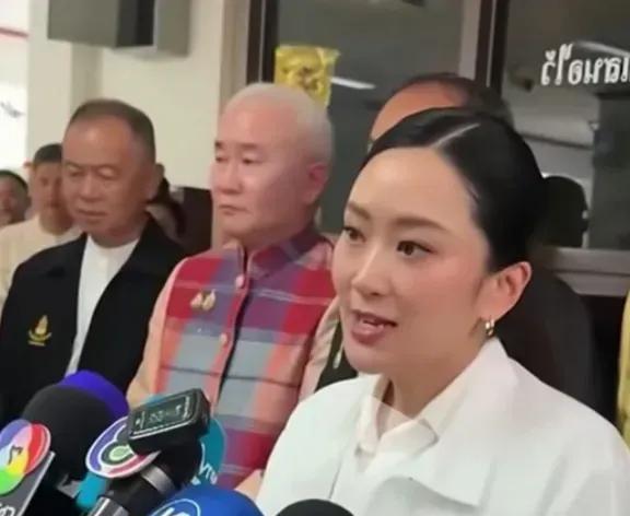 泰国媒体最新报道指出，佩通坦女士在接受采访时阐述了泰柬军事冲突背后的深层动因：她