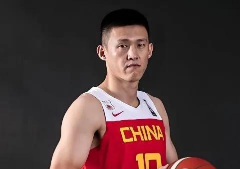 广东男篮全运会阵容大揭秘！作为东道主不用打预赛，一直藏着名单吊足大家胃口，杜锋还
